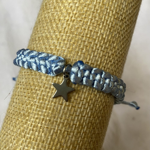 Bracelet macramé bleu pastel