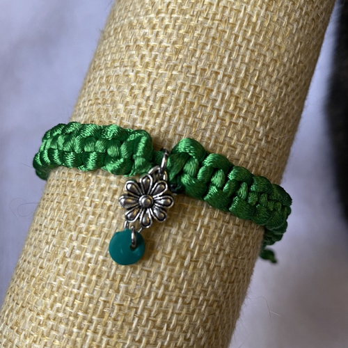 Bracelet macramé vert