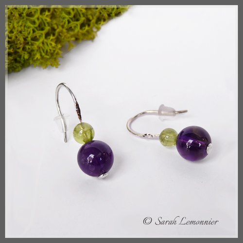 Boucles d'oreilles courtes en argent et perle d'améthyste et de péridot