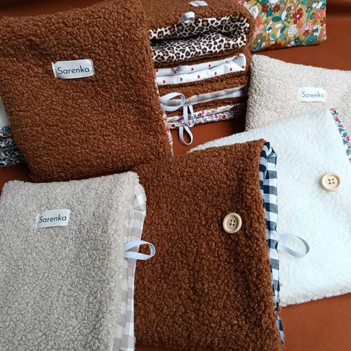 Pochette livre teddy moumoute,personnalisée, tissu vichy, coton oéko-tex,idée cadeau,fait main en france,
