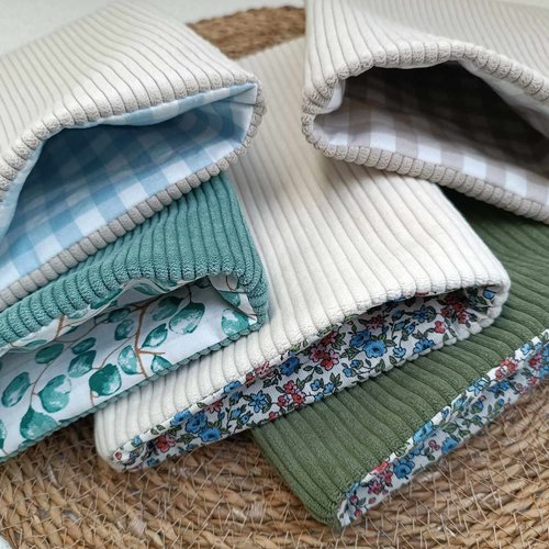 Pochette livre personnalisée, cadeau livresque,fait main en france,poche en velour côtelé, en moumoute,