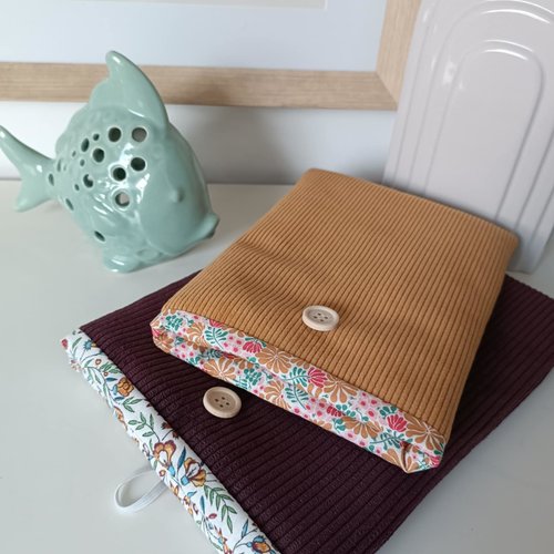 Pochette livre de poche,fait main en france,pochette en velour côtelé,pochette livre personnalisée,