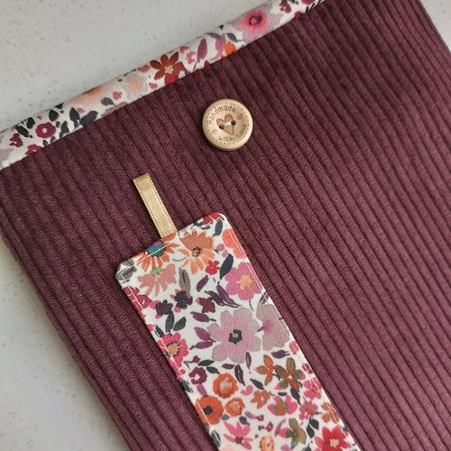 Pochette molletonnée, livre de poche fleuri, cadeau livre,fait main en france,pochette molletonnée en velours côtelé