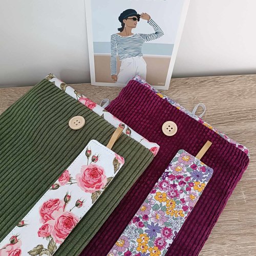 Pochette molletonnée, livre de poche fleuri, cadeau livre,fait main en france,pochette molletonnée en velours côtelé