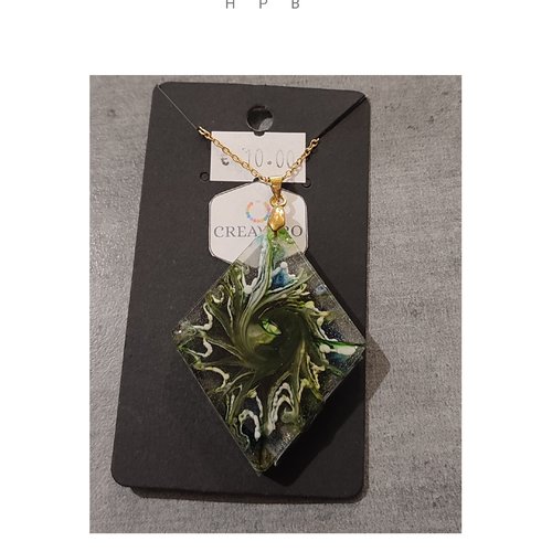Collier pendentif résine