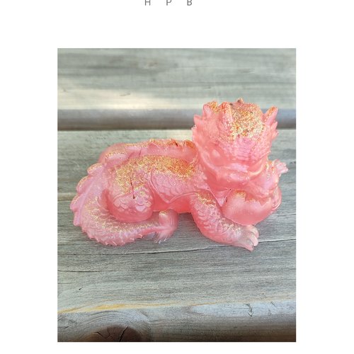 Figurine en résine en forme de dragon