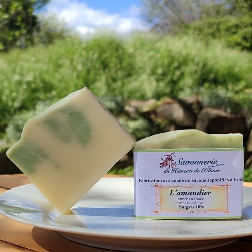 Savon "l'amandier" .