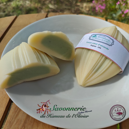 Savon doux cœur d'amande.