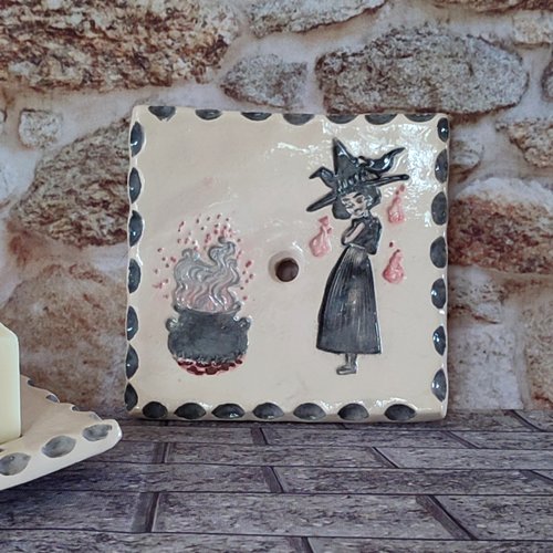 Porte-savon carré en céramique, décor petite sorcière.