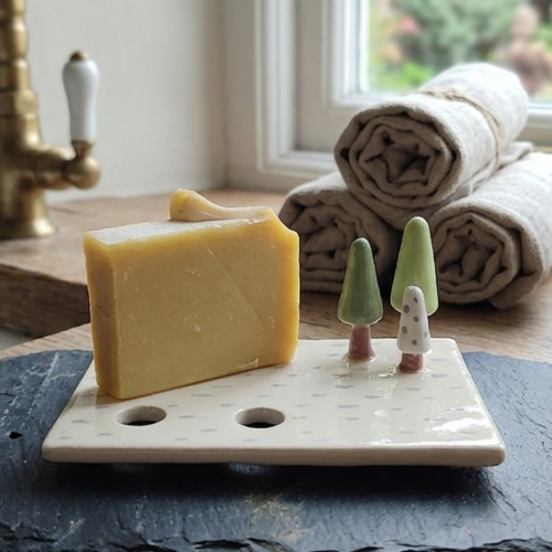 Porte-savon en céramique grand format "petite forêt" - façonnée à la main.