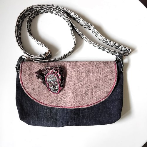 Sac à rabat brodé main, d'inspiration tex mex, en denim et tweed bouclé