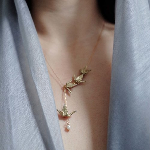 Élégant collier oiseau, bijou grue origami, bijou fin, cadeau pour elle, cadeau d'anniversaire pour épouse, collier statement