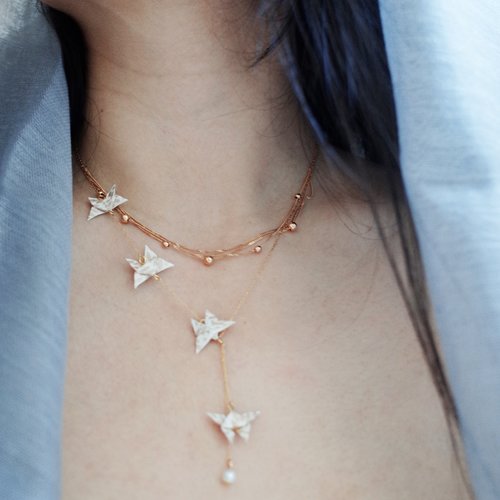 Collier papillon, bijou fin, collier papillon en origami, bijou léger, cadeau fait main pour elle, cadeau de 1er anniversaire pour épouse