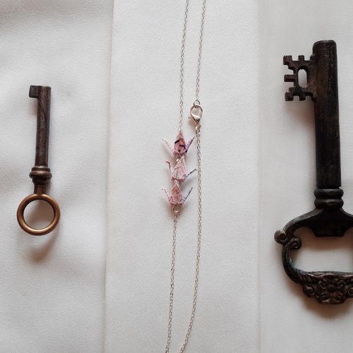 Ras du cou oiseau minimaliste, bijoux grue origami, chaîne fine, pendentif cygne minuscule, collier papier japonais, cadeau significatif