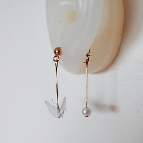 Boucle d’oreille simple recto-verso, bijou grue origami, cadeau fait main pour elle, puce d’oreille oiseau, bijou originale