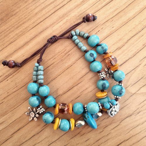 Bracelet turquoise à breloques argentées
