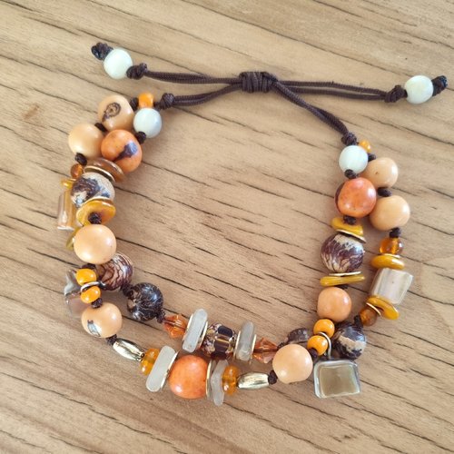 Bracelet à breloques de nacre orange et marron