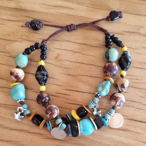 Bracelet à breloques têtes de mort, oeil de tigre et turquoise