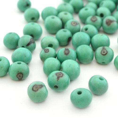 10 perles rondes vert menthe jade en graines d'açaï 6-10mm