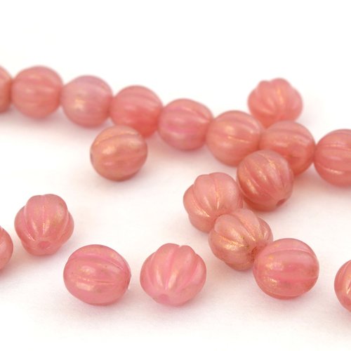 25 perles tchèques rose forme melon 8mm en verre de bohème