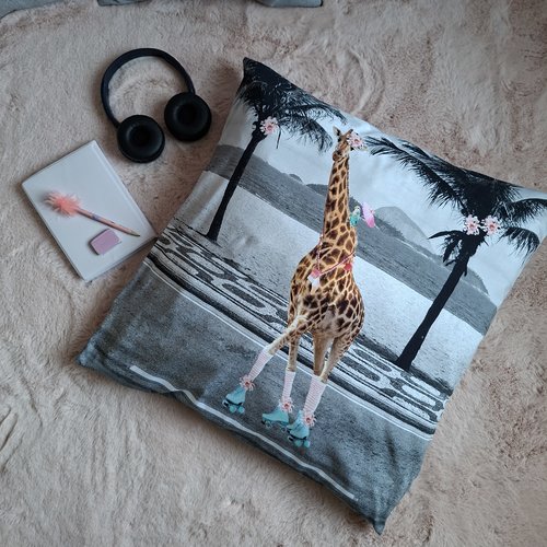 Housse de coussin girafe à roulettes
