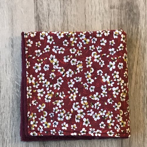 Serviette pour le visage fleurs de tiaré rouge