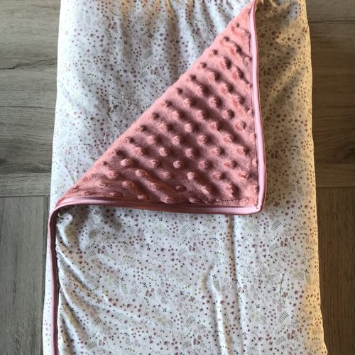Couverture ecru et rose