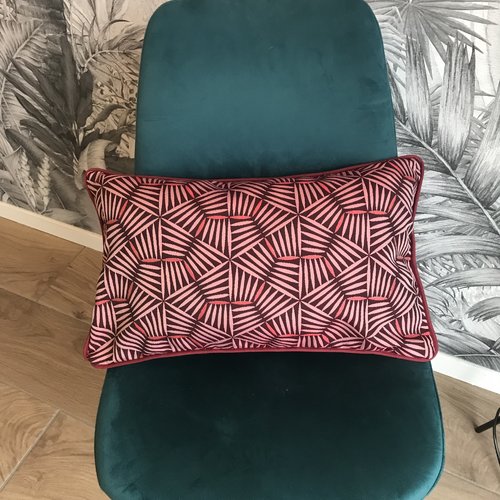 Coussin similicuir bordeaux rose