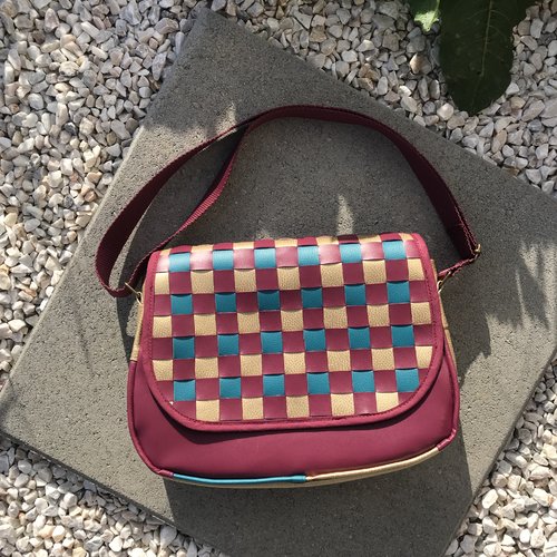Sac à main bordeaux et or