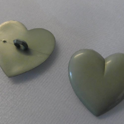 2 boutons à queue plastique 27 mm cœur vert tilleul