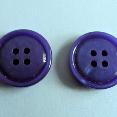 2 boutons rond 4 trous plastique 18 mm violet vif