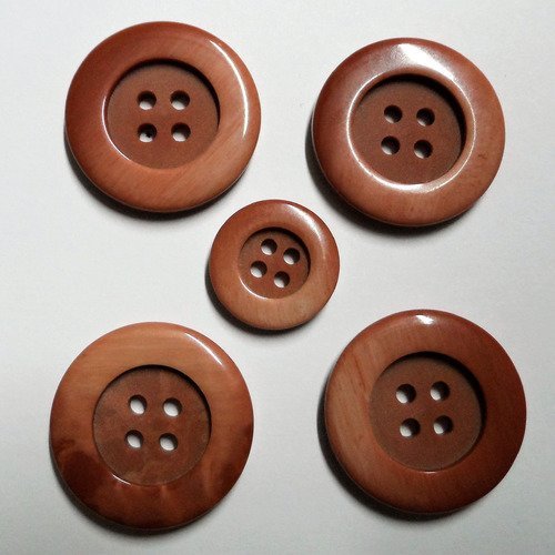 5 boutons rond 4 trous plastique 27 mm et 18 mm