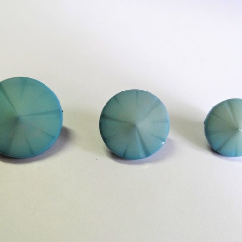 3 boutons à queue plastique 12, 15 et 18 mm bleu pâle