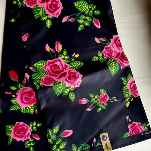 Tissu wax motif fleuri fond noir les mesures à partir de 50cm/116 cm de laize. ankara fabric.