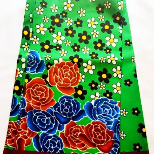 Tissu wax ,motif fleuri,fond vert,à partir de 50cm/116cm de largeur.ankara fabrics