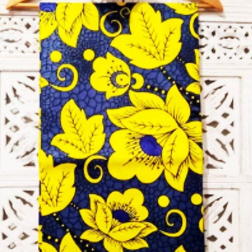 Tissu wax ,motif fleuri,grande rosaces jaunes,à partir de 50cm/116cm de largeur.ankara fabrics