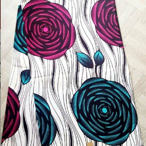 Tissu wax coton,motif fleuri,grande rosaces,fond blanc,à partir de 50cm/116cm de largeur.ankara fabrics