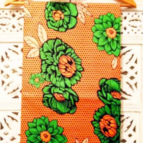 Tissu wax ,motif à pois fleuri,à partir de 50cm/116cm de largeur.ankara fabrics.