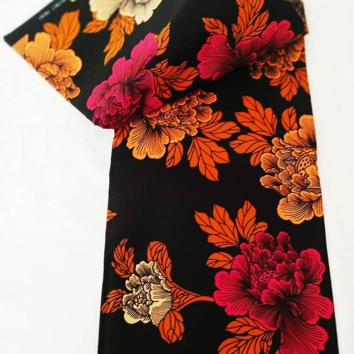 Tissu wax,motif fleuri, grandes rosaces, fond noir ,à partir de 50cm/116cm de largeur.ankara fabric.