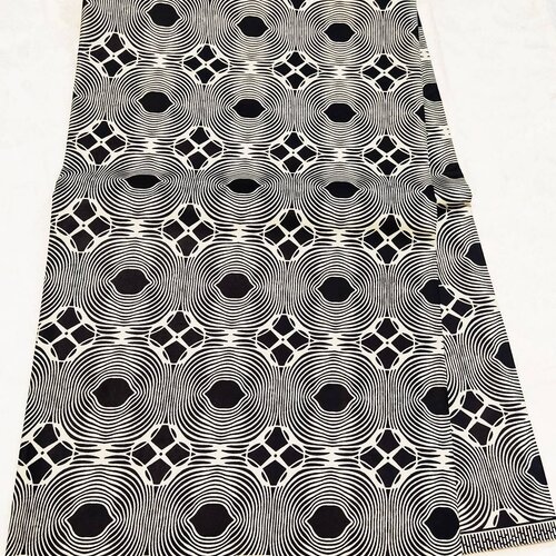 Tissu wax, noir et blanc,à partir de 50cm/116cm de largeur.ankara fabrics.