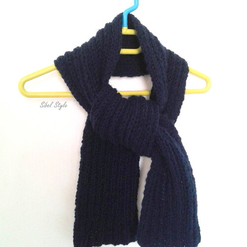 Echarpe garçon tricot fait main bleu marine, cache col, tour de cou chauffe cou, foulard hiver, idée cadeau anniversaire enfant