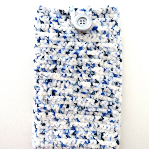 Housse téléphone portable crochet fait main velours blanc bleu, pochette smartphone, etui mobile cellulaire, cadeau anniversaire femme