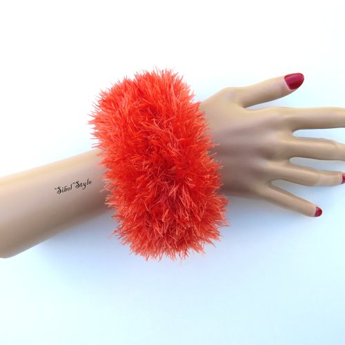 Chouchou tricot fait main aspect fausse fourrure orange, accessoire de cheveux d'halloween, élastique chignon, cadeau pour elle