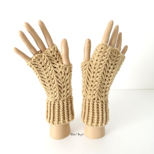 Mitaines au crochet fait main coloris beige taille small / medium pour femme, mitaines tricotées main, cadeau anniversaire noël