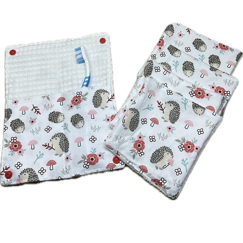 Étui brosse à dent nomade enfant + 4 lingettes visage