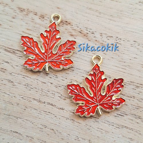 4 breloques feuilles d'érable rouge métal or