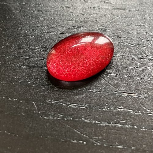 1 cabochon ovale 13*18 rouge irisé