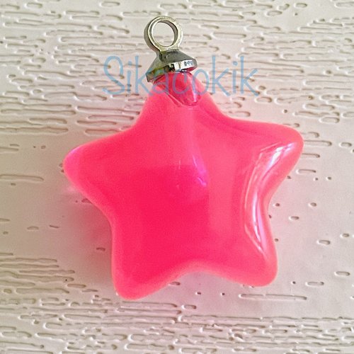 1 breloque étoile acrylique rose fluo