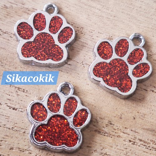 1 breloque patte animal pailleté rouge sur métal argenté 16*16mm