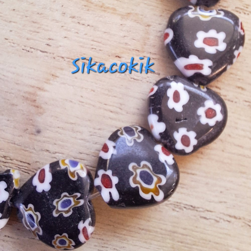 4 perles cœur en verre millefiori 12mm noir et rouge